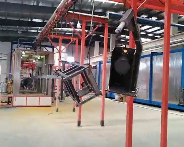 太倉上料進(jìn)入自動手動噴漆視頻展示